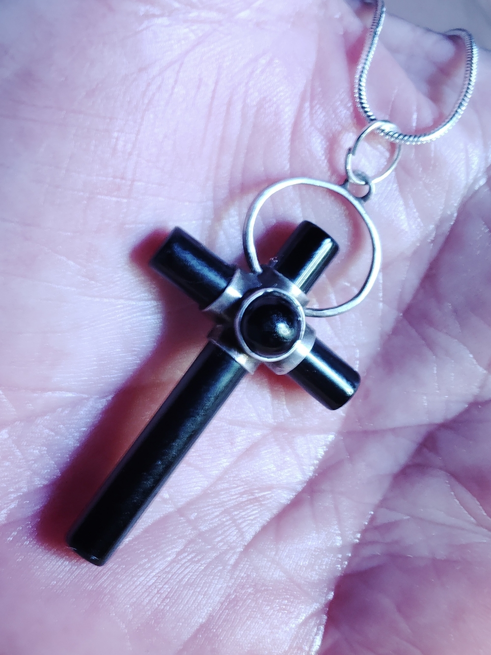 BLACK ONYX STERLING 👈 CROSS NECKLACE. 18-IN STERLING CHAIN🦌